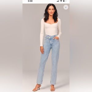Abercrombie & Fitch
90s Ultra High Rise Straight Jeans